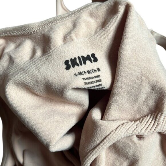 Skims Sculpting Thong Bodysuit Mica Cream S/M (US 4–10) NWOT $70 - Picture 2 of 6